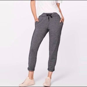 Lululemon Space Gray Women’s Joggers + Bag.